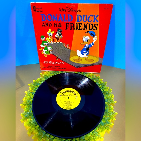 WALT DISNEY’S DONALD DUCK AND HIS FRiENDS 1963 DISNEYLAND VINYL RECORD DQ-1212 - Picture 2 of 15